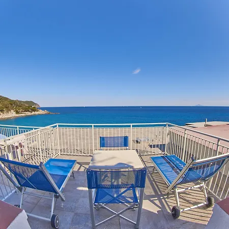 La Stella Hotel 3*